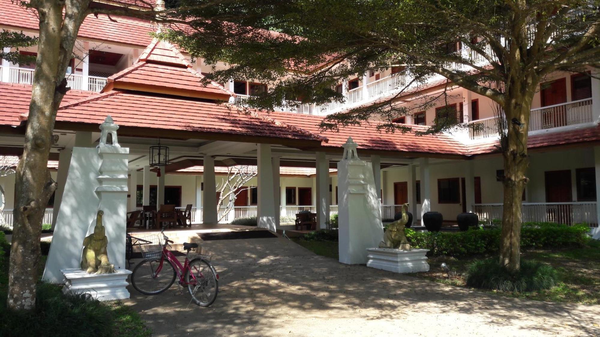 Suan Bua Hotel & Resort Ban Pong  Dış mekan fotoğraf