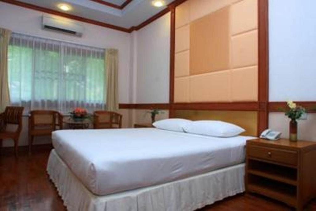 Suan Bua Hotel & Resort Ban Pong  Oda fotoğraf